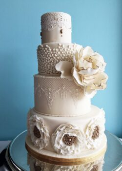 fondant contemporary wedding cake